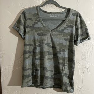 Small American Eagle camo T-shirt